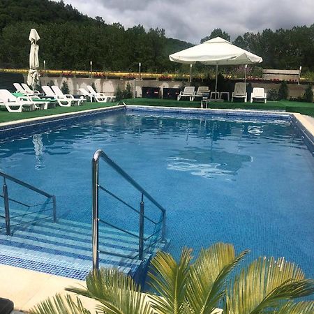 Hotel Ostrov Călimăneşti Kültér fotó