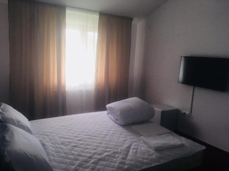 Hotel Ostrov Călimăneşti Kültér fotó