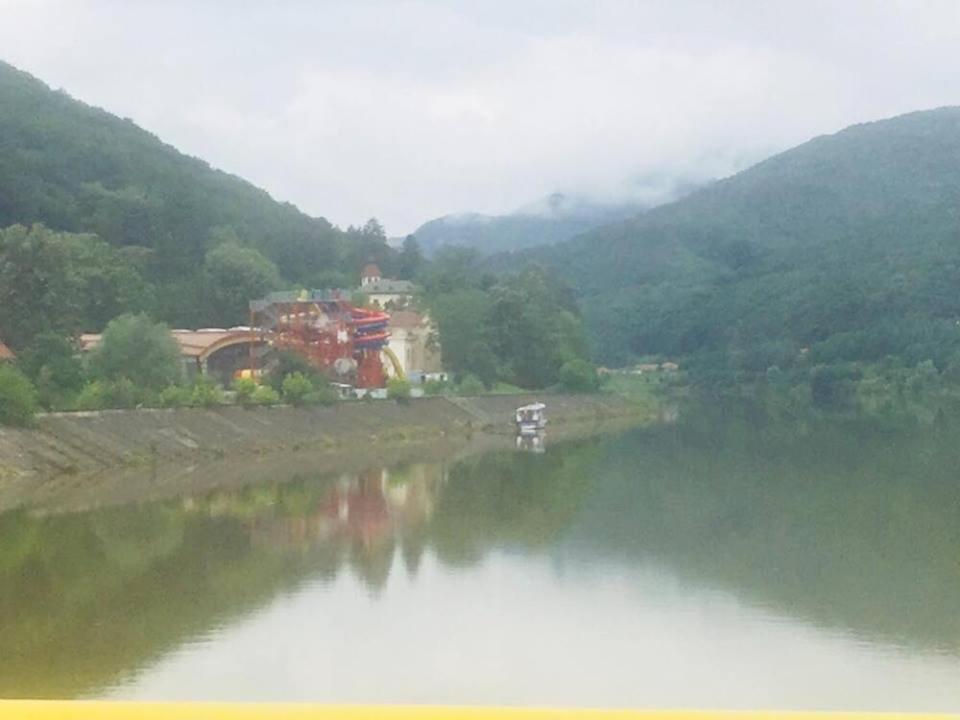 Hotel Ostrov Călimăneşti Kültér fotó