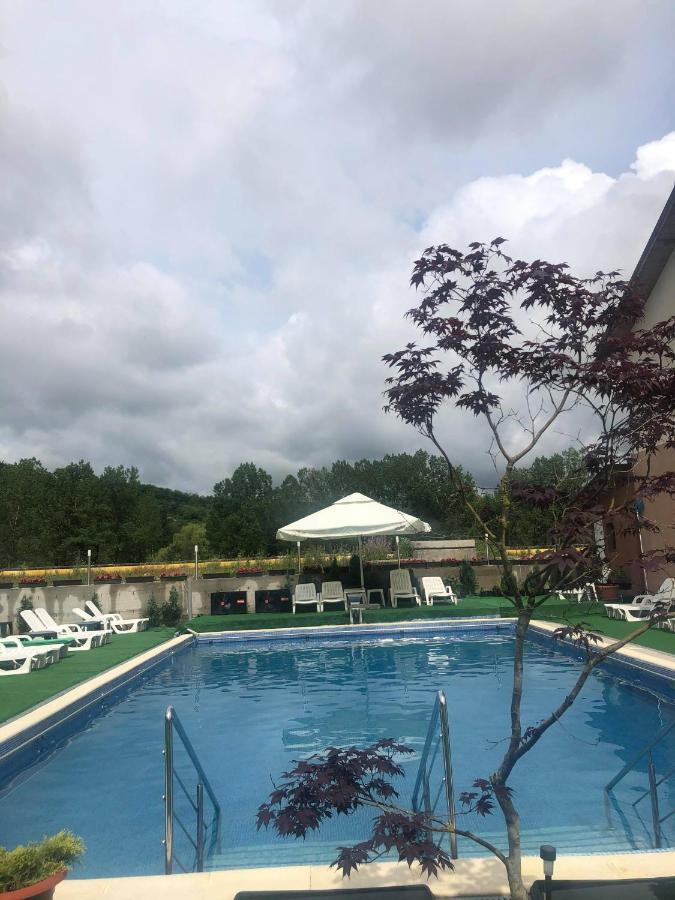 Hotel Ostrov Călimăneşti Kültér fotó