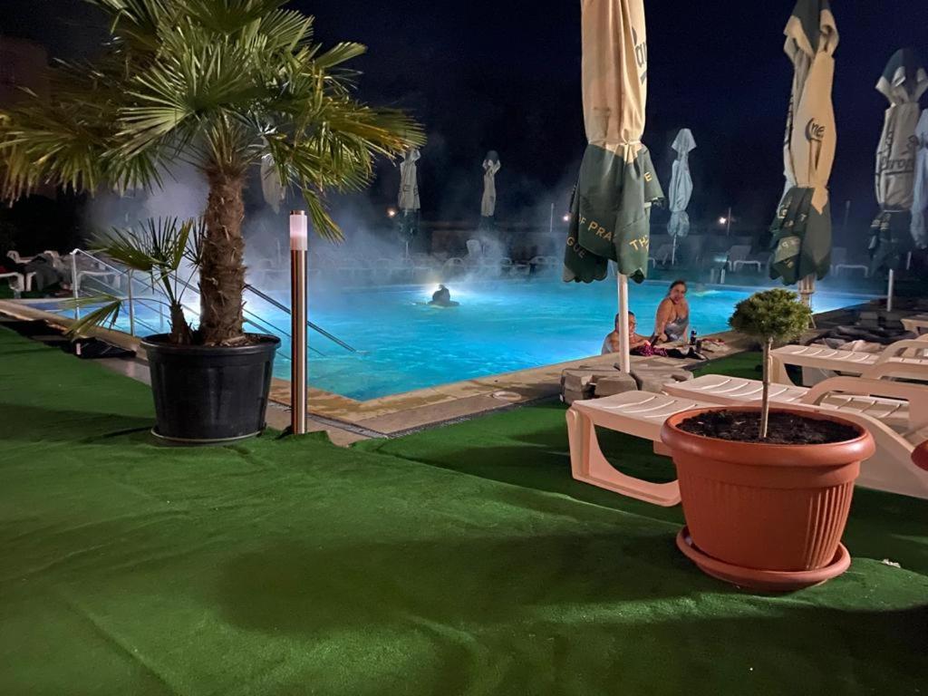 Hotel Ostrov Călimăneşti Kültér fotó